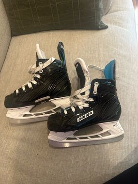 Bauer X-LP Youth Ice Skate with Black and Blue Interior